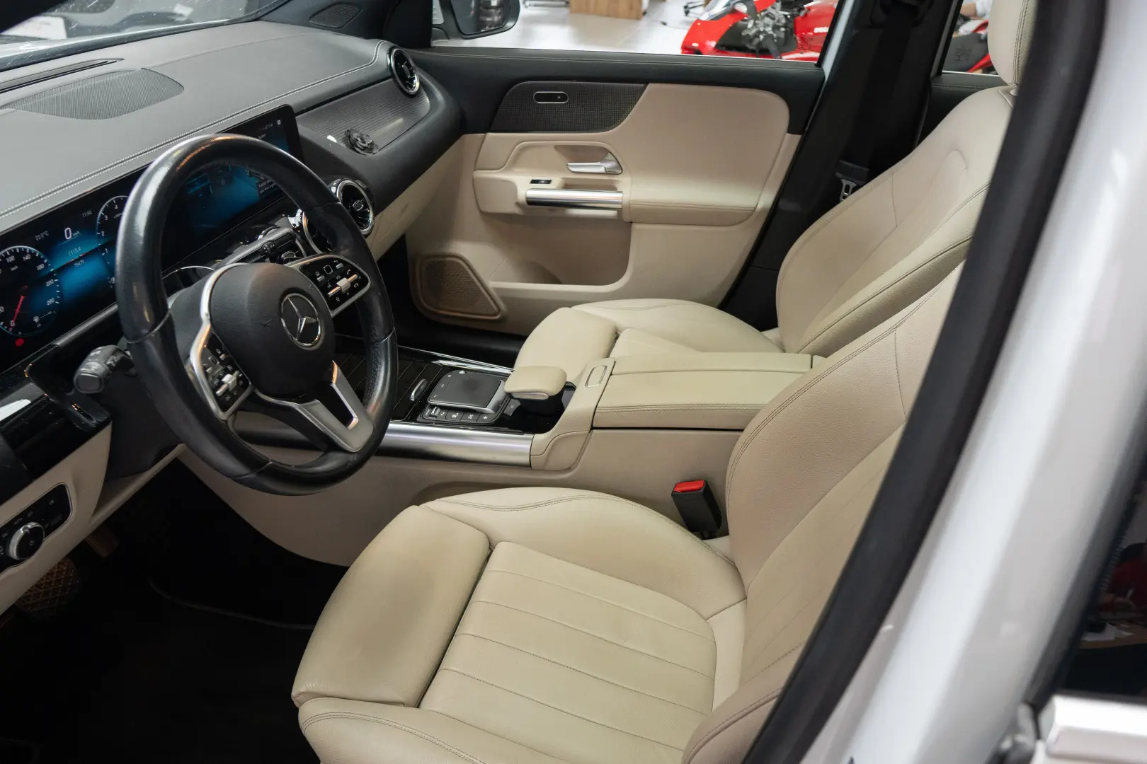MERCEDES-BENZ GLA 250/LIVRARE IMEDIATA DIN STOC