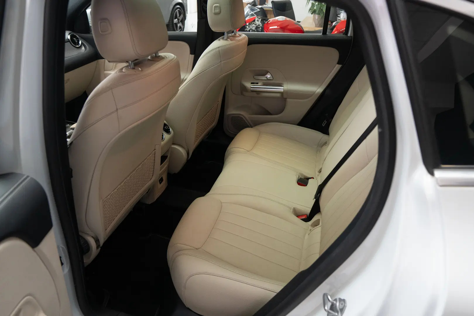 MERCEDES-BENZ GLA 250/LIVRARE IMEDIATA DIN STOC