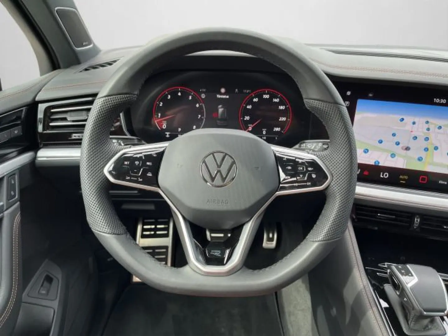 Touareg 3.0 TSI R-Line UPE110+AHK+Pano+Luft+Stan