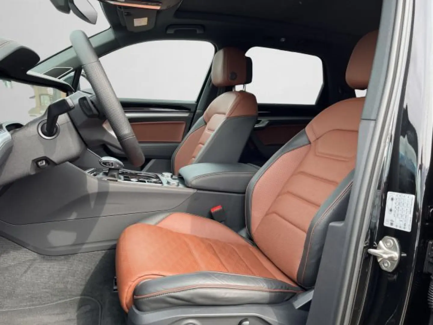 Touareg 3.0 TSI R-Line UPE110+AHK+Pano+Luft+Stan