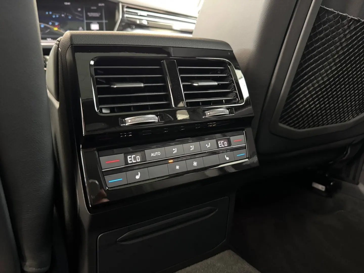 Touareg 3.0 V6 TSI R-Line 4M*KAM*NAVI*MATRIX*AMB