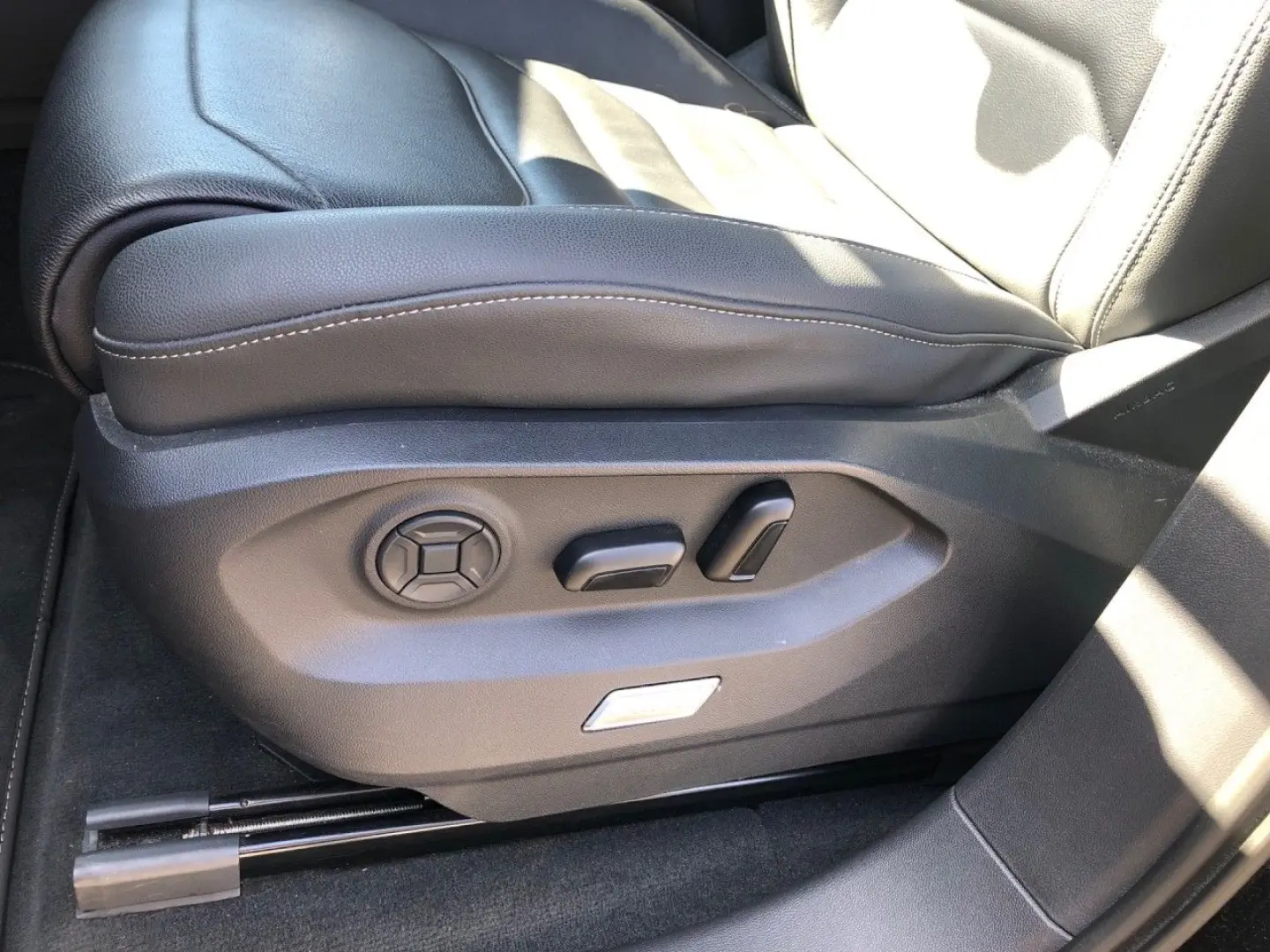 Touareg R-Line 4Motion + Panorama + Dynaudio