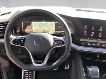 Touareg R-Line 4Motion + Panorama + Dynaudio