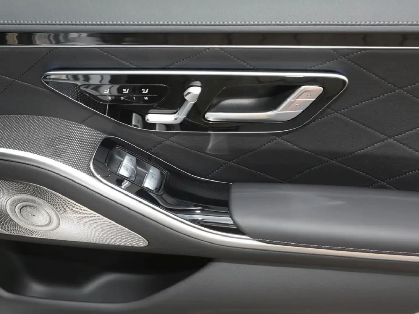 Mercedes-Benz S 580 e lang AMG Night Panorama