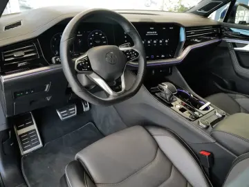 Touareg 3.0TDI R-Line Dynaudio Pano StdHzng HuD 