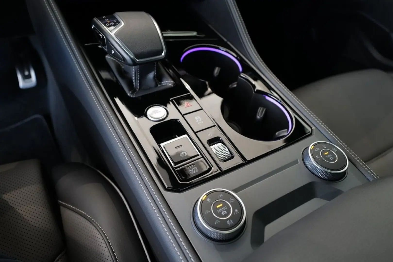 Touareg 3.0TDI R-Line Dynaudio Pano StdHzng HuD 
