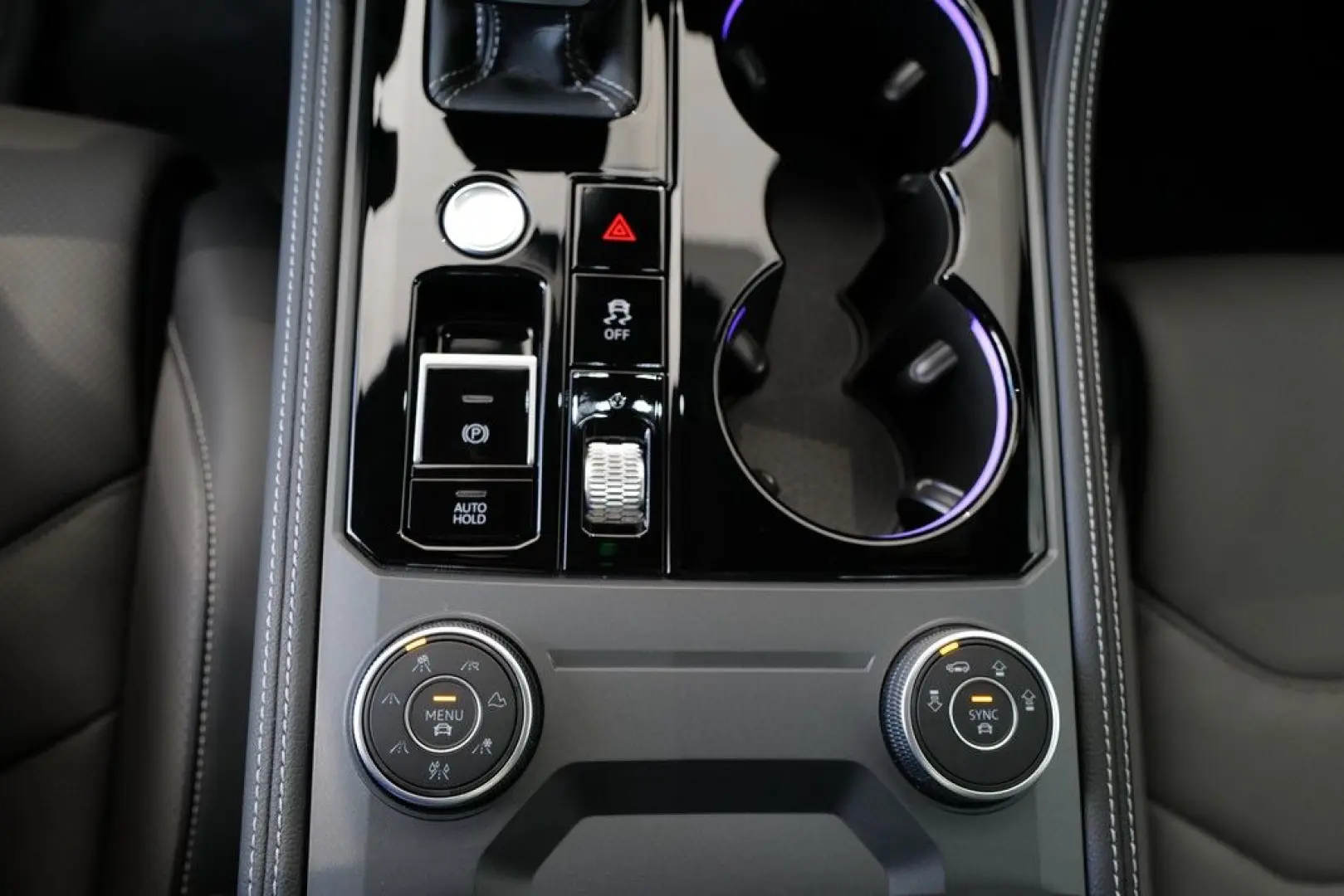 Touareg 3.0TDI R-Line Dynaudio Pano StdHzng HuD 