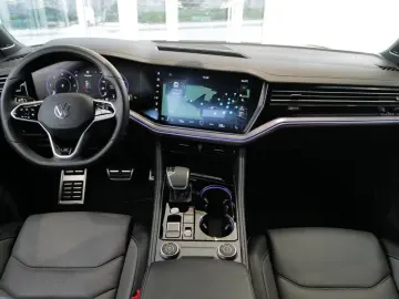 Touareg 3.0TDI R-Line Dynaudio Pano StdHzng HuD 
