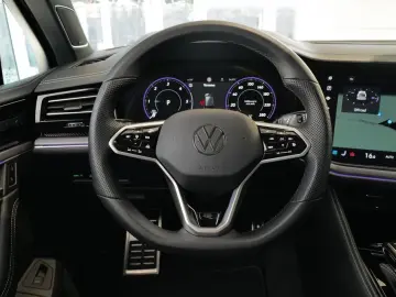 Touareg 3.0TDI R-Line Dynaudio Pano StdHzng HuD 