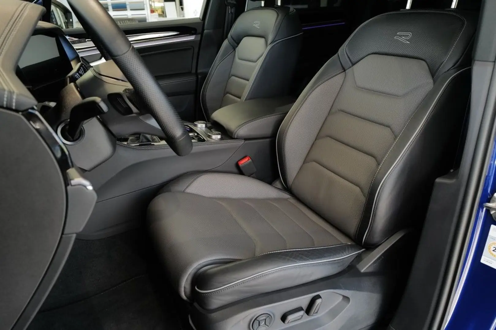 Touareg 3.0TDI R-Line Dynaudio Pano StdHzng HuD 