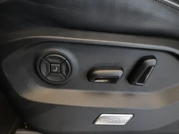 Touareg 3.0TDI R-Line Dynaudio Pano StdHzng HuD 