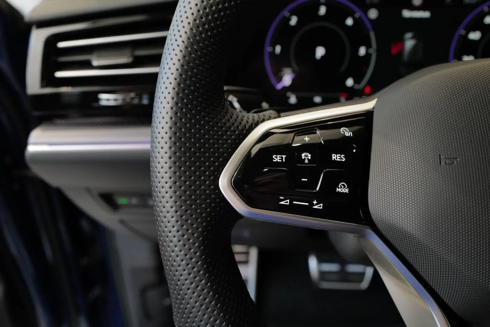 Touareg 3.0TDI R-Line Dynaudio Pano StdHzng HuD 