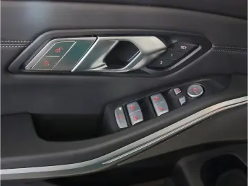 M3 M EU6e Competition xDrive Touring Park-Assist