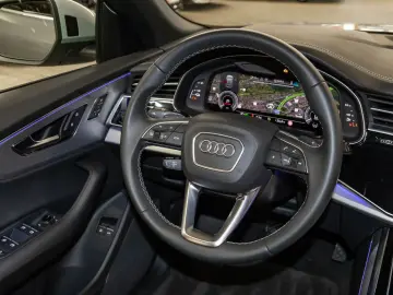 Q8 55 TFSI e quattro tiptronic Matrix AIR AHK