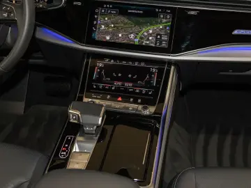 Q8 55 TFSI e quattro tiptronic Matrix AIR AHK