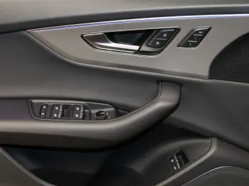Q8 55 TFSI e quattro tiptronic Matrix AIR AHK
