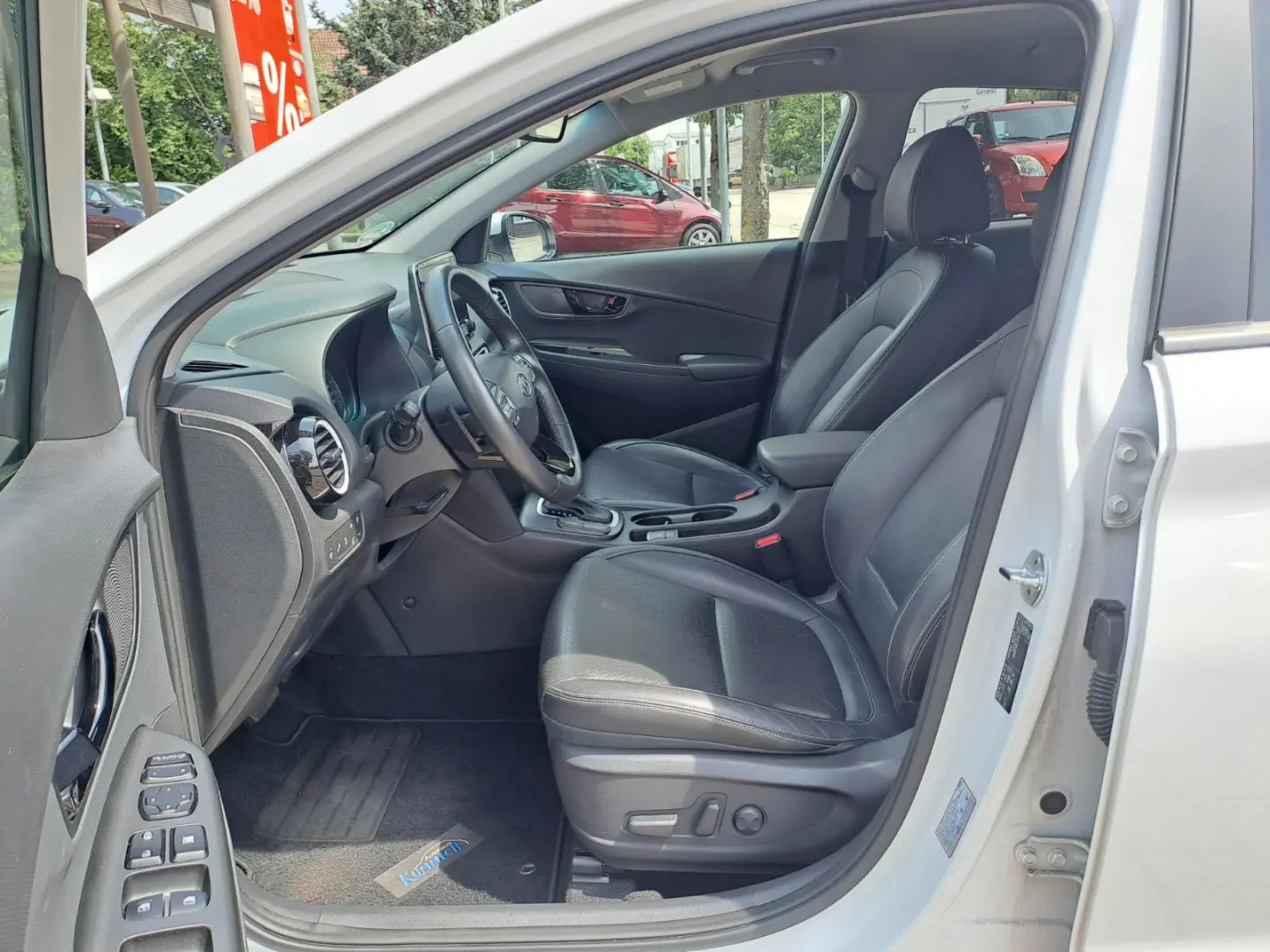 Kona Premium Hybrid 2WD