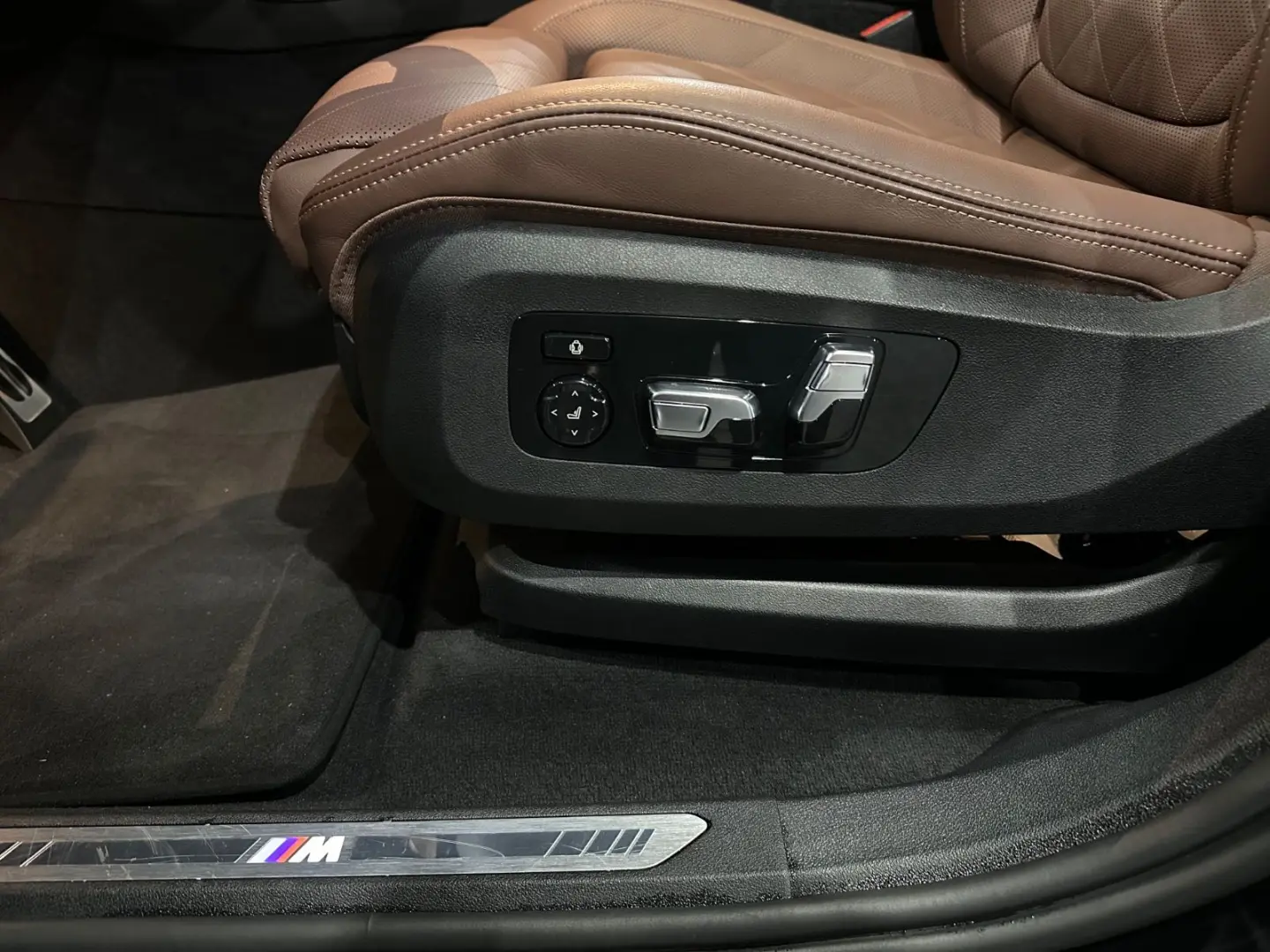 X6 xDrive 30 d M Sport /PANOR /Iconic Glow / 1HA