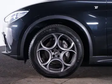 Stelvio 2.0 TI Q4 AT8*Memory*ACC*Bi-Xenon*Kamera
