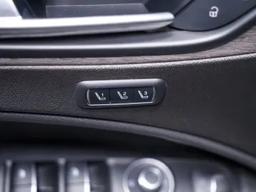 Stelvio 2.0 TI Q4 AT8*Memory*ACC*Bi-Xenon*Kamera