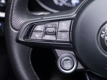 Stelvio 2.0 TI Q4 AT8*Memory*ACC*Bi-Xenon*Kamera