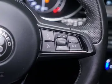 Stelvio 2.0 TI Q4 AT8*Memory*ACC*Bi-Xenon*Kamera
