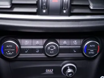 Stelvio 2.0 TI Q4 AT8*Memory*ACC*Bi-Xenon*Kamera