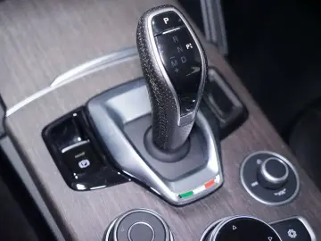 Stelvio 2.0 TI Q4 AT8*Memory*ACC*Bi-Xenon*Kamera