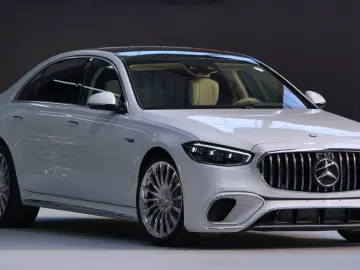 Mercedes-Benz S 63 AMG Fond Entertainment