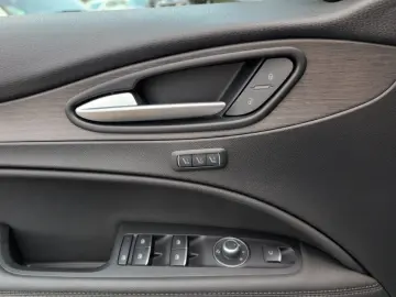 Stelvio 2.0 Turbo Ti Q4 *LENKRADHEIZUNG*KEYLESS*