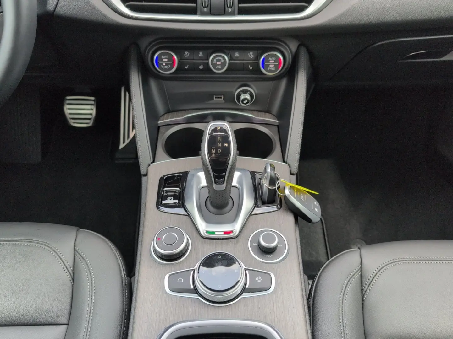 Stelvio 2.0 Turbo Ti Q4 *LENKRADHEIZUNG*KEYLESS*