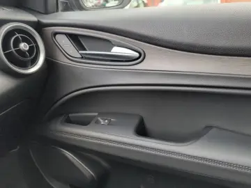 Stelvio 2.0 Turbo Ti Q4 *LENKRADHEIZUNG*KEYLESS*