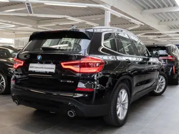 X3 xDrive30e Advantage Head-Up