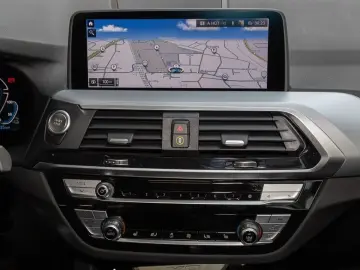 X3 xDrive30e Advantage Head-Up