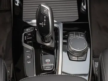 X3 xDrive30e Advantage Head-Up