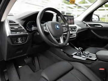 X3 xDrive 30e AHK LED ACC W-LAN NAVI KAMERA SHZ