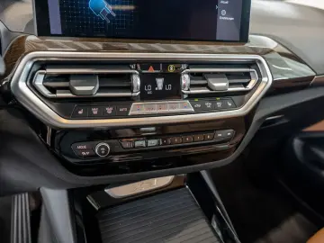 X3 xDrive 30e FACEL. AHK LED W-LAN NAVI KAMERA