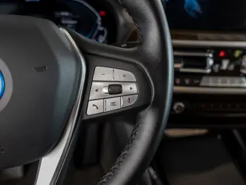 X3 xDrive 30e FACEL. AHK LED W-LAN NAVI KAMERA