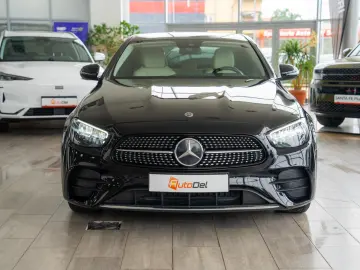 Mercedes-Benz E 4MATIC 9G-TRONIC