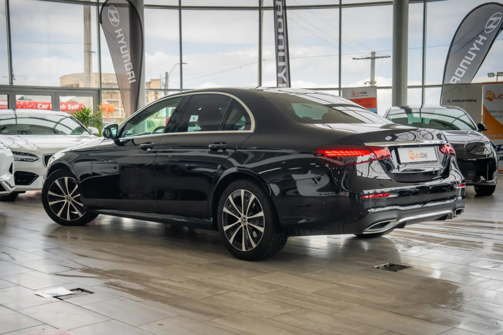 Mercedes-Benz E 4MATIC 9G-TRONIC