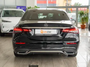 Mercedes-Benz E 4MATIC 9G-TRONIC