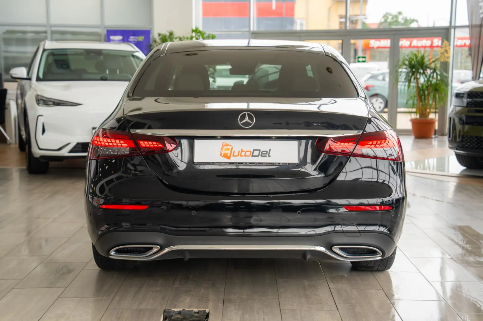 Mercedes-Benz E 4MATIC 9G-TRONIC