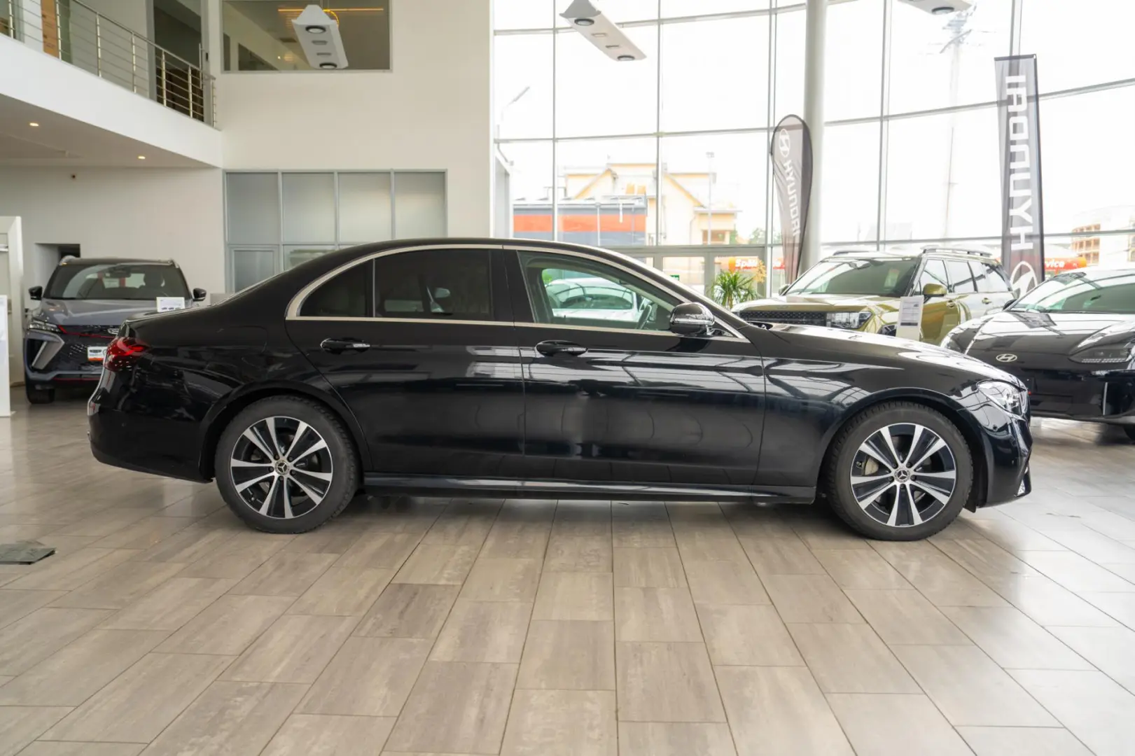 Mercedes-Benz E 4MATIC 9G-TRONIC