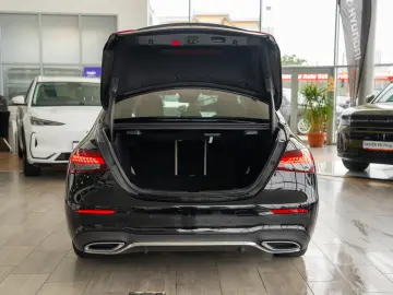 Mercedes-Benz E 4MATIC 9G-TRONIC