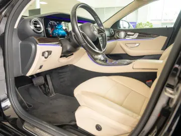 Mercedes-Benz E 4MATIC 9G-TRONIC