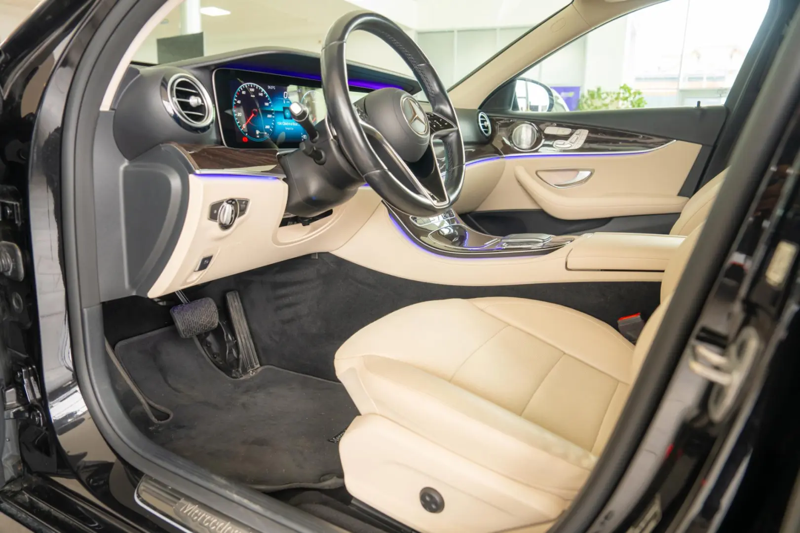Mercedes-Benz E 4MATIC 9G-TRONIC