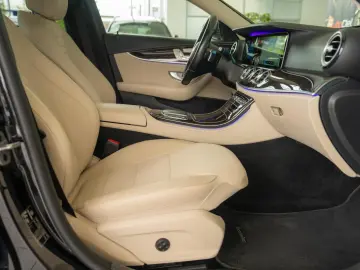 Mercedes-Benz E 4MATIC 9G-TRONIC