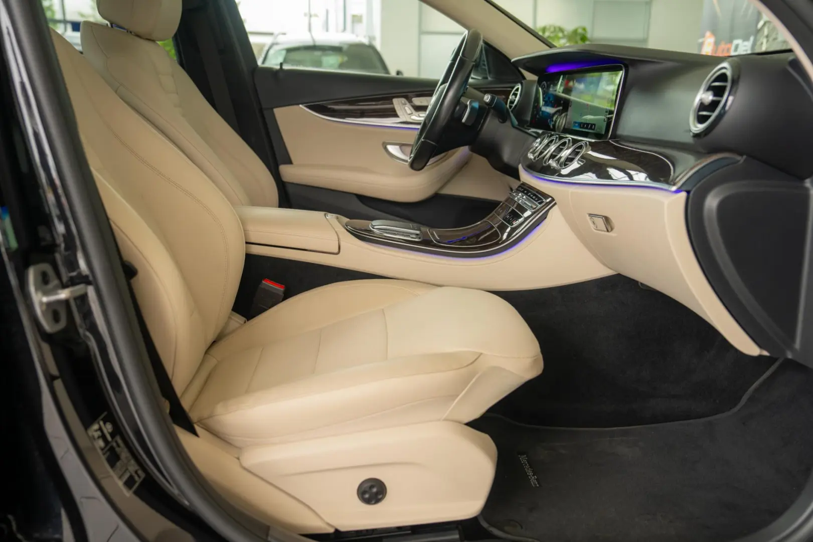 Mercedes-Benz E 4MATIC 9G-TRONIC