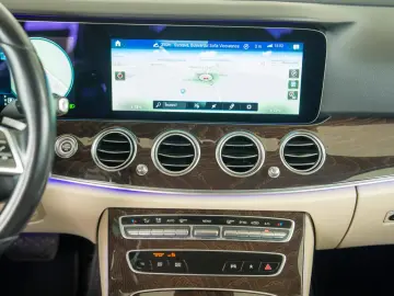 Mercedes-Benz E 4MATIC 9G-TRONIC