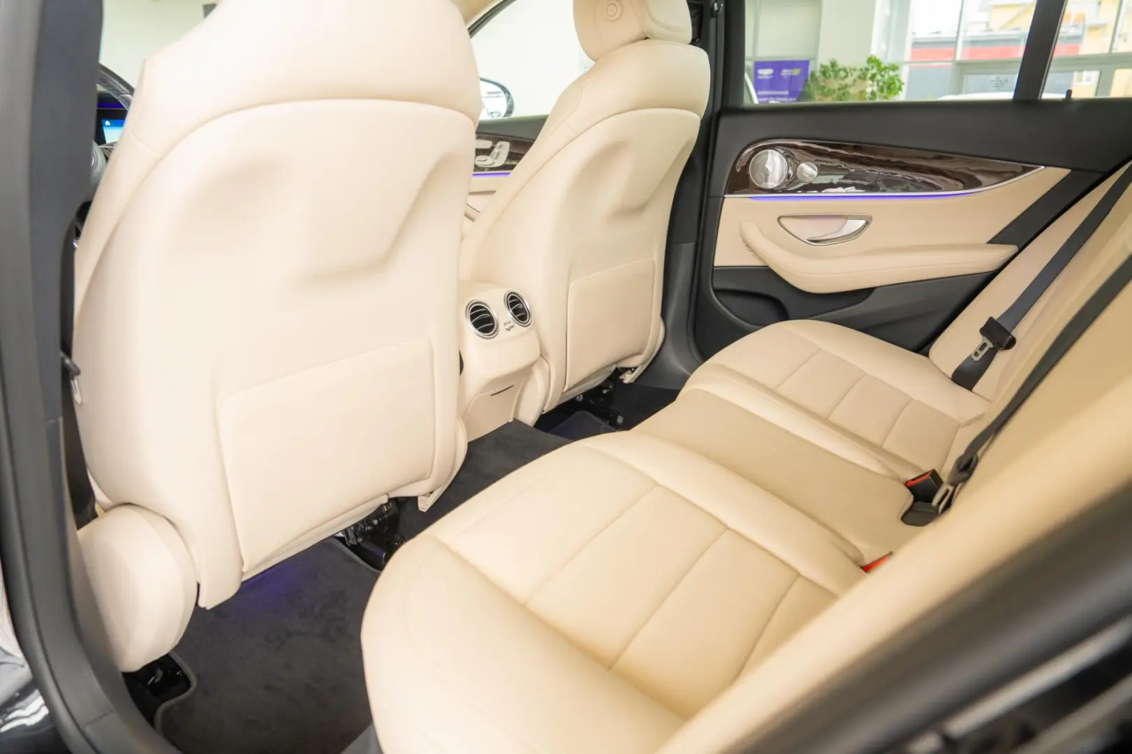 Mercedes-Benz E 4MATIC 9G-TRONIC